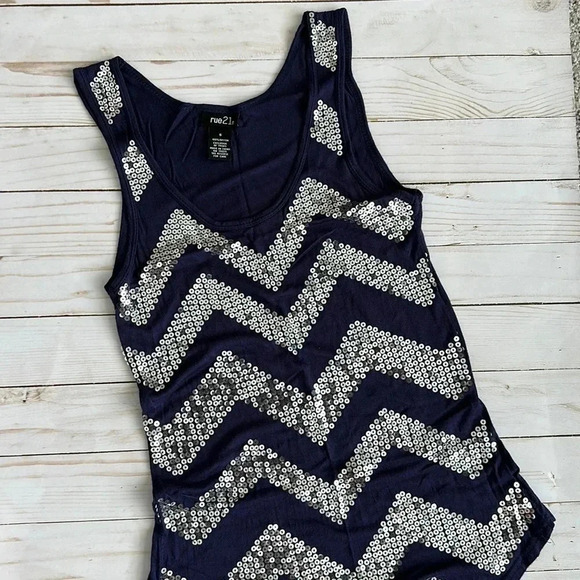 Rue 21 Navy Chevron Sequin Tank Top Sz Sm - Picture 1 of 4